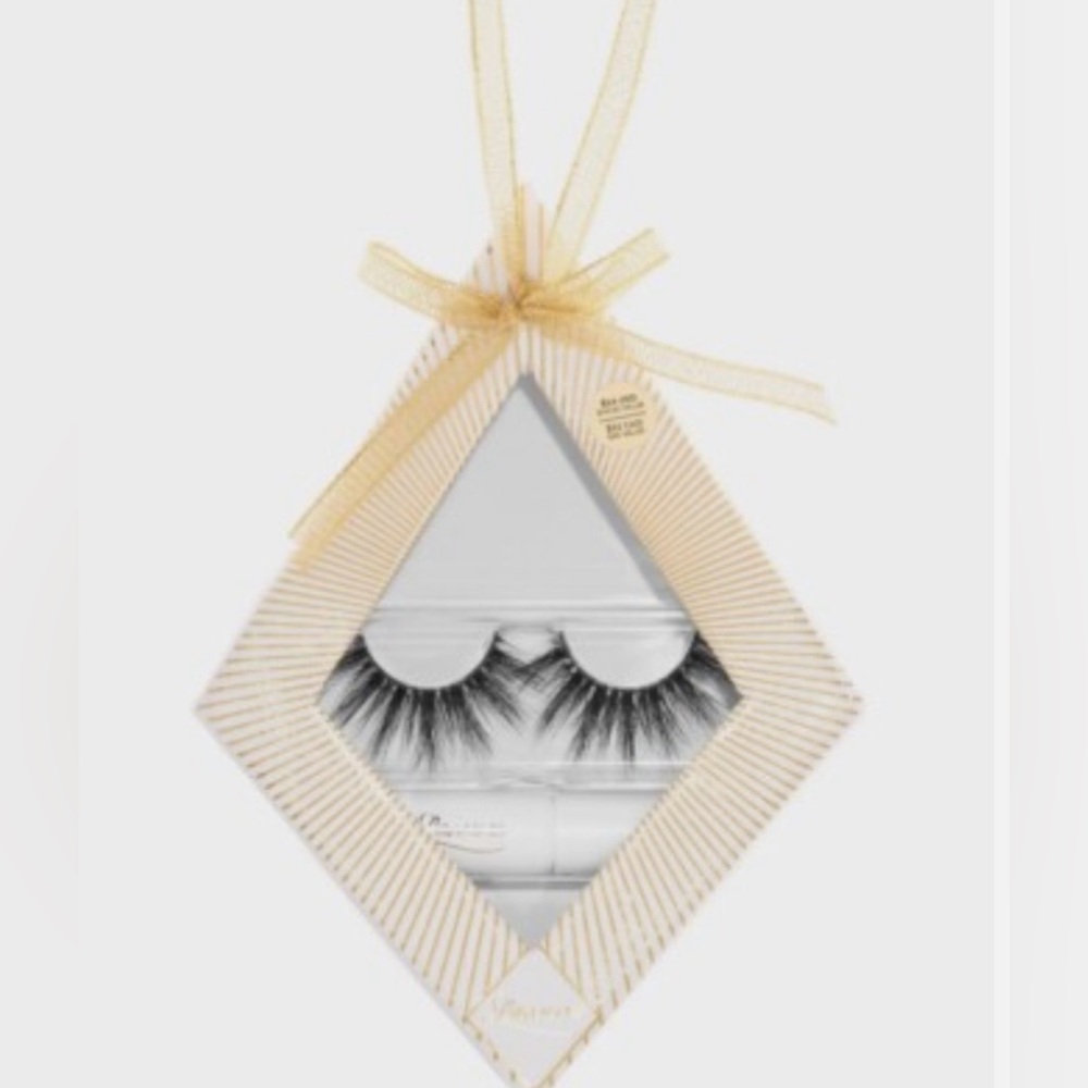 Lilly Lashes Best-Selling 3D Miami with mini lash adhesive